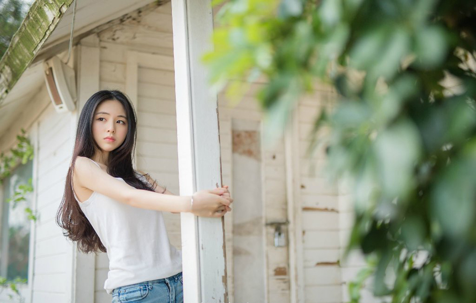 如果有人觉得你傻，你就继续装傻，反正闲着没事，逗他玩儿呗!